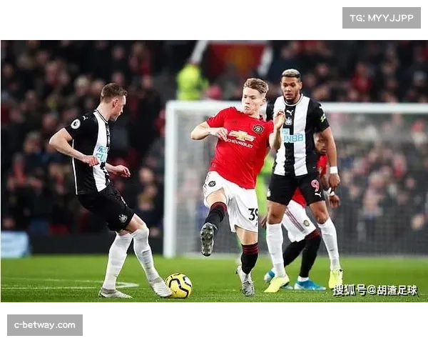 曼联中场覆盖能力评估 双后腰体系面对反击时暴露空间